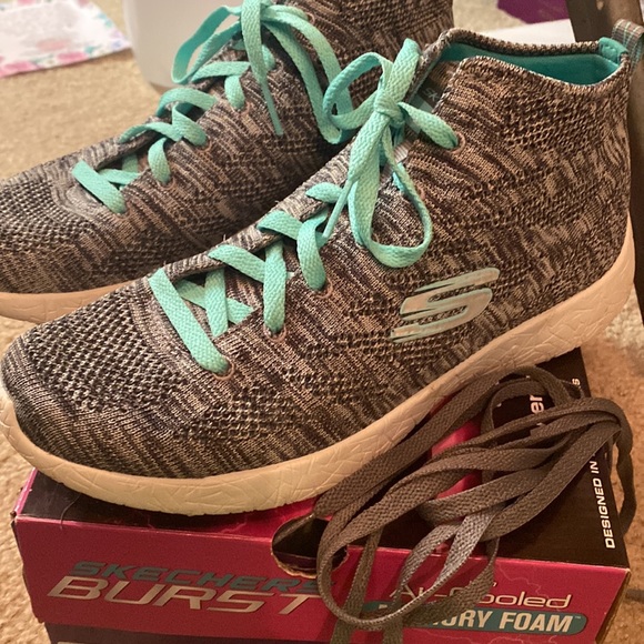 Skechers athletic shoes - Picture 2 of 2